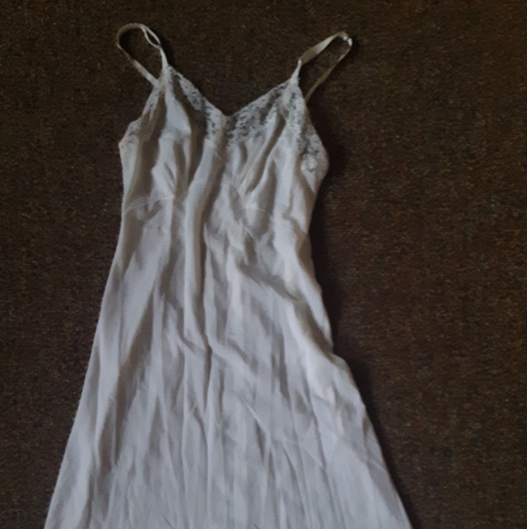 Small or Medium white/creme Full Length slip - Picture 2 of 3